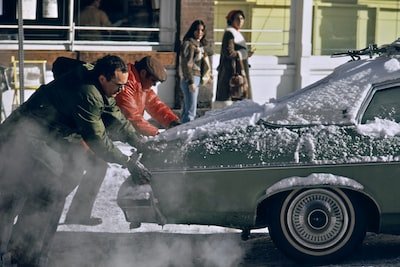 Comment débarrasser son épave sous la neige ?